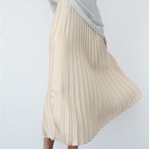 ZARA NEW WOMAN SS23 ECRU PLEATED MIDI SKIRT